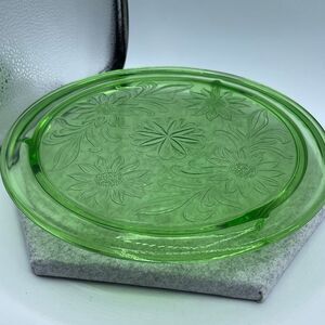 Vintage Jeannette Glass 1930’s depression Uranium glass cake stand .